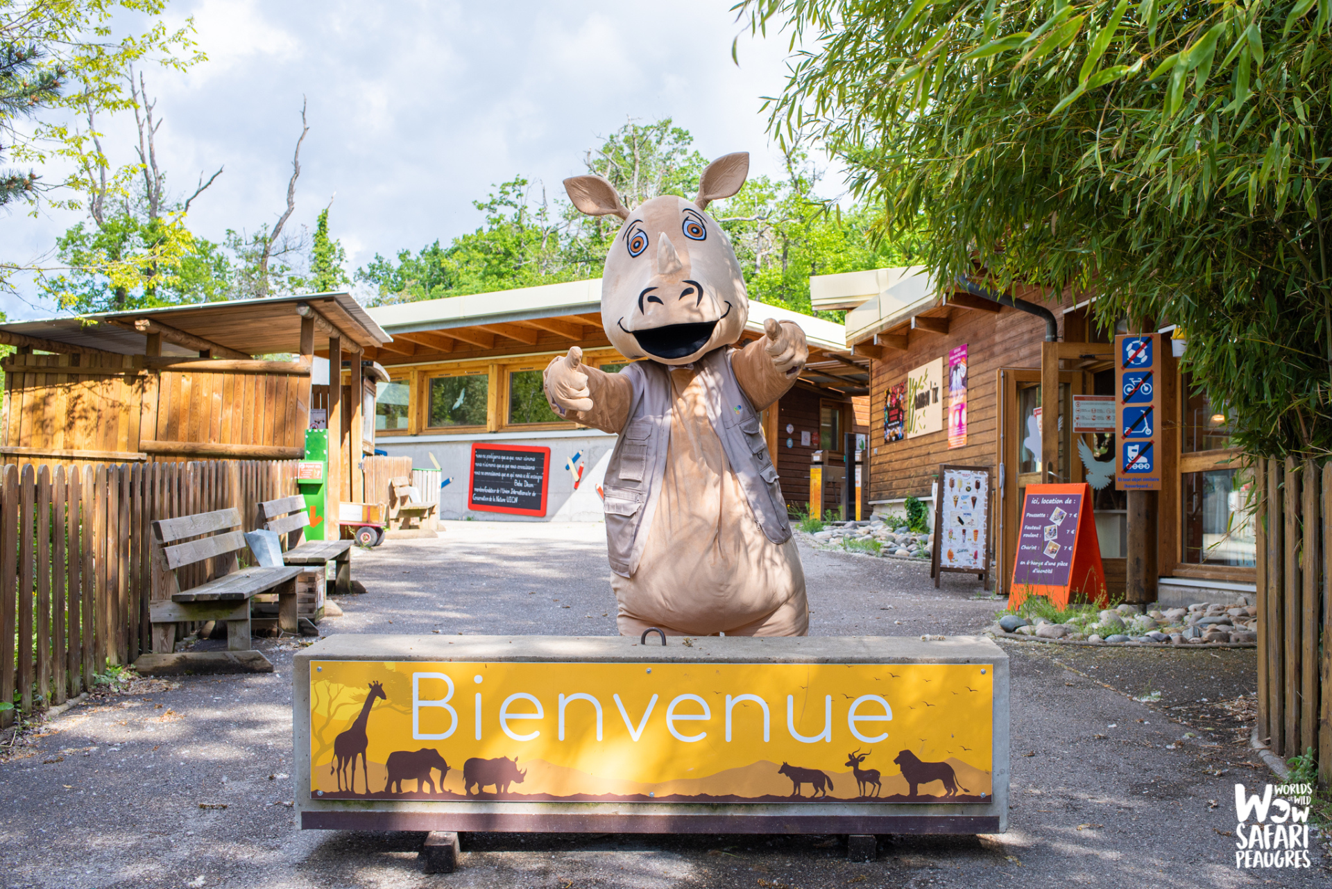 parc-zoologique-Auvergne-Rhône-Alpes-Peaugres-Ardèche-rhinocéros-mascotte-proximité-lyon