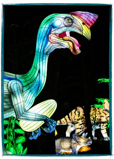 Dinosaure du Festival Lumières Sauvages Peaugres